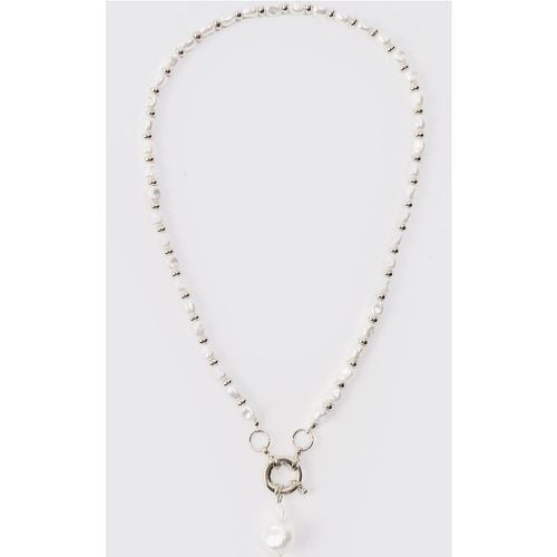 Collana in argento con pendente di perle - boohoo - Modalova