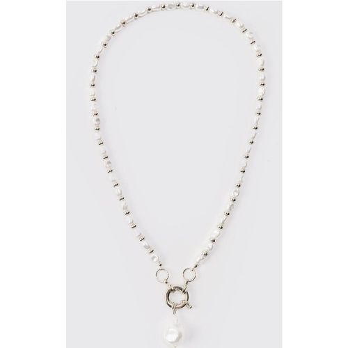 Pearl Pendant Necklace In Silver - boohoo - Modalova