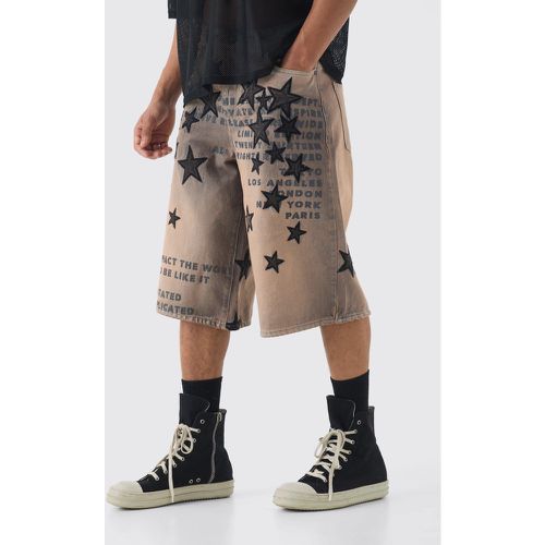 Pantaloni tuta lunghi in denim rigido color pietra con applique a stella - boohoo - Modalova