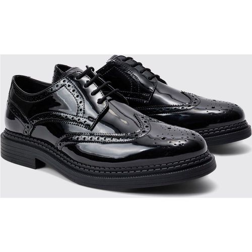 Zapatos Brogue De Charol Y Cuero Sintético Con Cordones Cruzados En - boohoo - Modalova