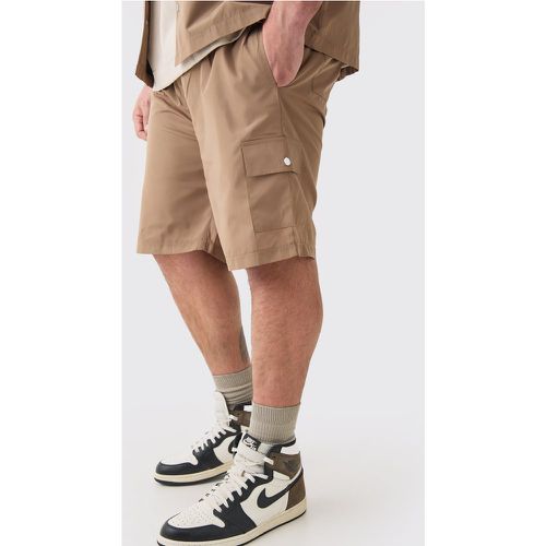 Pantalón Corto Plus Man Cargo Holgado De Nailon Con Cintura Elástica - boohoo - Modalova