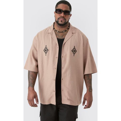 Plus Linen Embroidered Drop Revere Shirt In Taupe - boohoo - Modalova