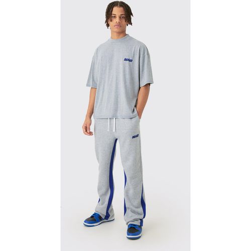 Conjunto Man Oversize De Pantalón Deportivo Y Camiseta Recta Con Costuras En Contraste Y Refuerzos - boohoo - Modalova