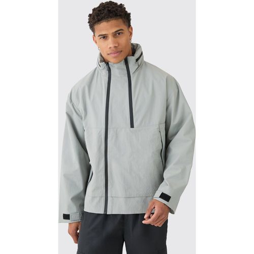 Giacca a vento oversize in nylon con etichetta Man e zip - boohoo - Modalova