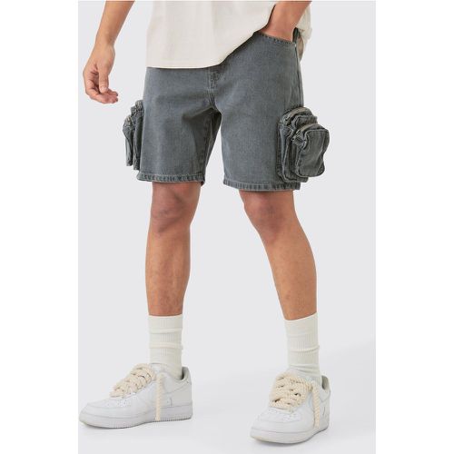Pantaloncini in denim Slim Fit grigi con tasche Cargo in rilievo - boohoo - Modalova