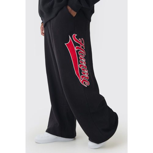 Pantaloni tuta Plus Size a calzata ampia Homme con applique - boohoo - Modalova