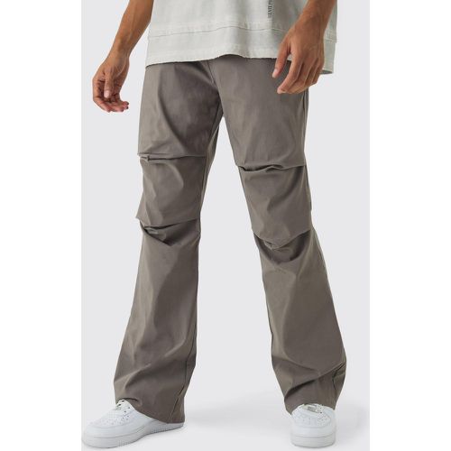 Pantaloni a zampa Slim Fit in bengalina con gamba affusolata - boohoo - Modalova