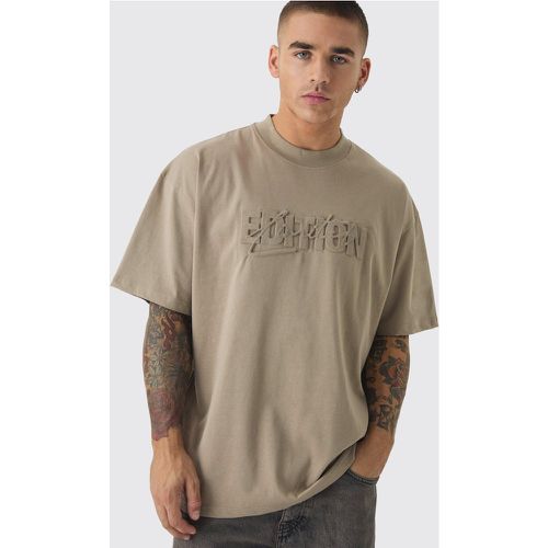 T-shirt oversize Limited Edition con girocollo esteso e incisioni - boohoo - Modalova