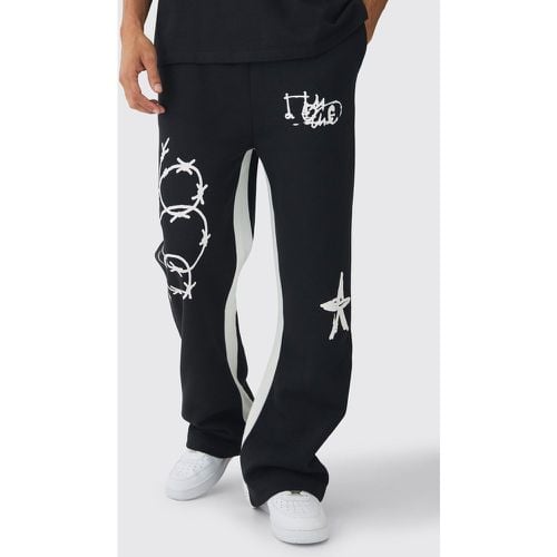 Pantaloni tuta rilassati a zampa stile Graffiti con inserti e inserti multipli - boohoo - Modalova