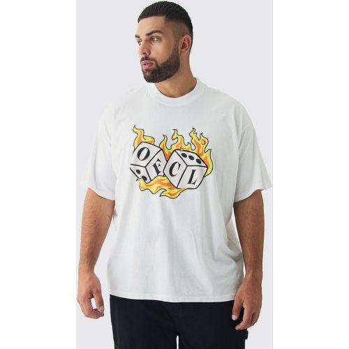 T-shirt Plus Size OFCL con stampa di dadi di fiamme e girocollo esteso - boohoo - Modalova