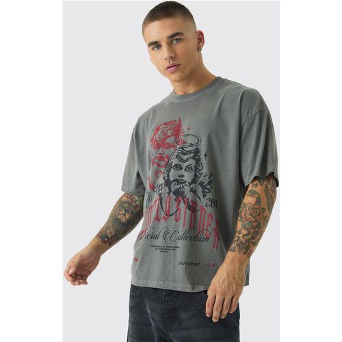 T-shirt squadrata oversize slavata con stampa di angioletto e fondo grezzo - boohoo - Modalova