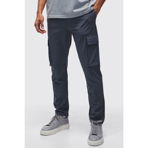 Pantaloni Cargo in Stretch tecnico Slim Fit con laccetti sul fondo - boohoo - Modalova