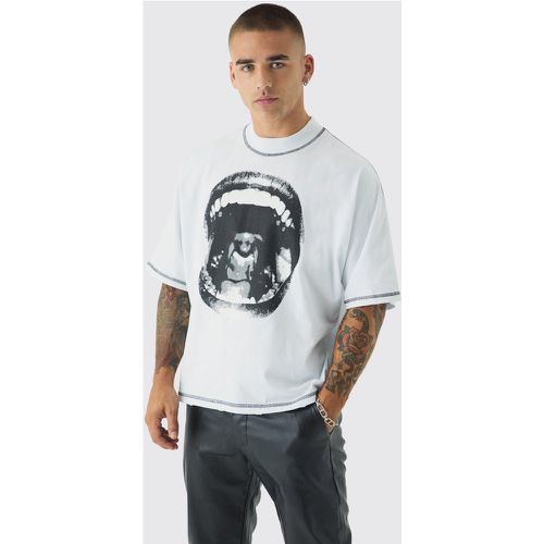 T-shirt super pesante squadrata oversize con etichetta e grafica - boohoo - Modalova