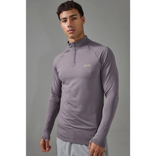 Sudadera Man Active Ajustada Al Músculo Con Cremallera 1/4 Y Logo Fosforito - boohoo - Modalova