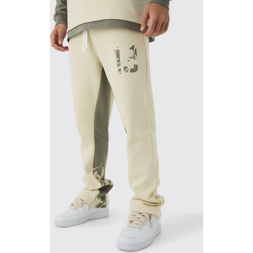 Pantaloni tuta Slim Fit in fantasia militare con inserti - boohoo - Modalova