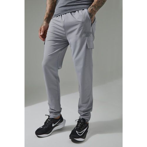 Pantalón Deportivo Tall Cargo Man Active De Tela Elástica - boohoo - Modalova