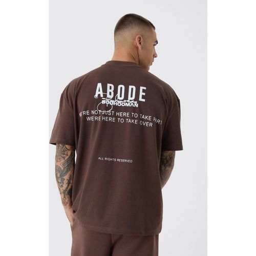 T-shirt oversize ABODE con girocollo esteso - boohoo - Modalova