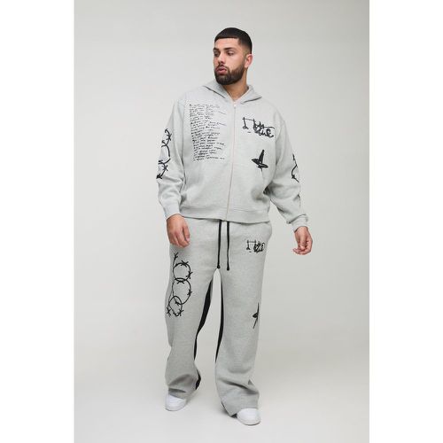 Tuta sportiva Plus Size oversize stile Graffiti con inserti, zip, inserti e cappuccio - boohoo - Modalova