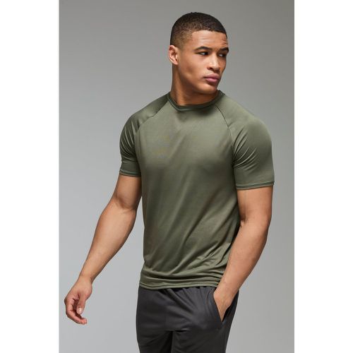 Camiseta Man Active Regular Essentials Ligera Para El Gimnasio De Ranglán - boohoo - Modalova