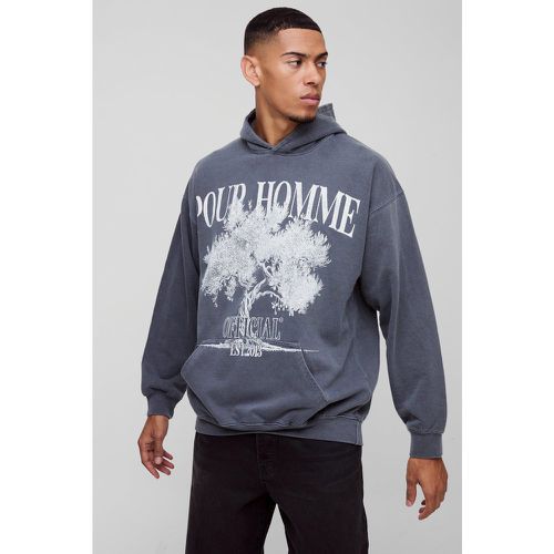 Felpa oversize Pour Homme slavata con grafica di albero e cappuccio - boohoo - Modalova