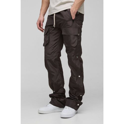 Pantaloni Cargo Tall Slim Fit con vita elasticizzata e pieghe sul fondo - boohoo - Modalova