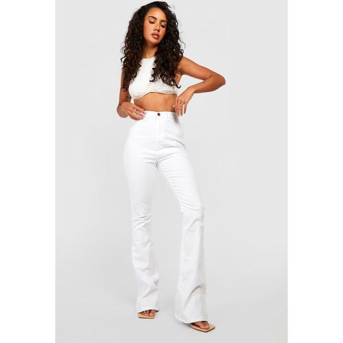 Jeans a zampa Skinny Fit a vita alta modellanti sul retro - boohoo - Modalova