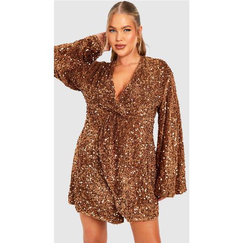 Vestito Plus Size in velluto con paillettes e dettagli attorcigliati - boohoo - Modalova