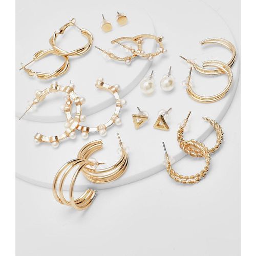 Pack De 9 Pares De Pendientes De Raso Con Perlas De Imitación - boohoo - Modalova