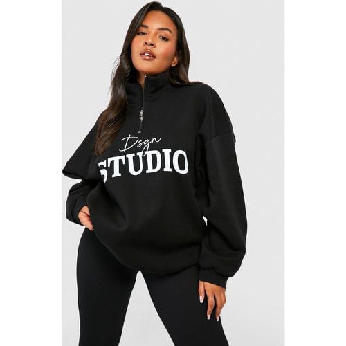 Sudadera Plus Con Cremallera A La Mitad Y Firma Dsgn Studio - boohoo - Modalova