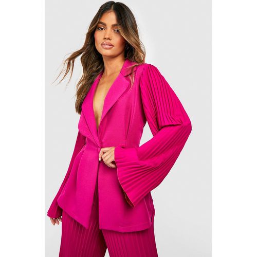 Blazer sartoriale con pieghe e maniche svasate - boohoo - Modalova