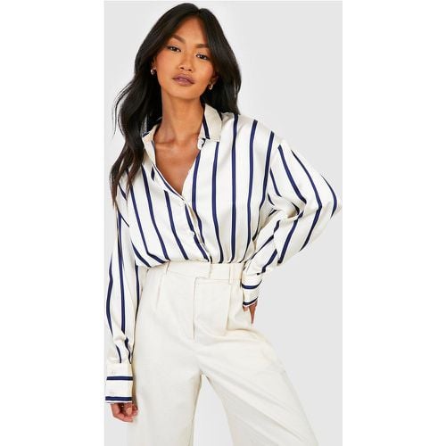 Camicia in raso a righe sottili - boohoo - Modalova