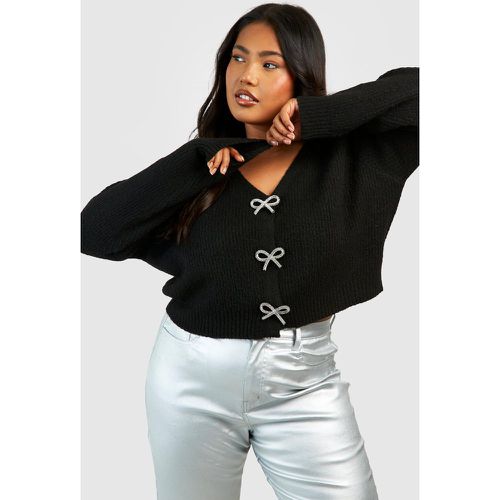 Cardigan Plus Size con bottoni, fiocco e strass - boohoo - Modalova