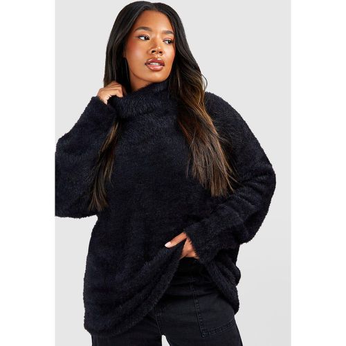 Maglione Plus Size in maglia morbida con collo alto - boohoo - Modalova