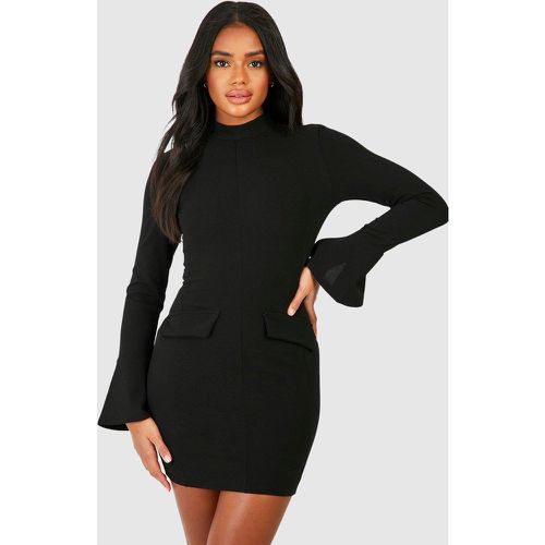 Vestido Mini De Tela Crepé Con Cuello Alto Y Detalle De Bolsillo - boohoo - Modalova