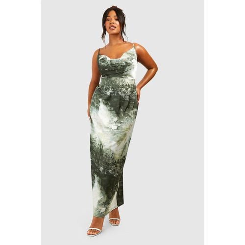 Vestito maxi Plus Size in raso con stampa marmorizzata - boohoo - Modalova