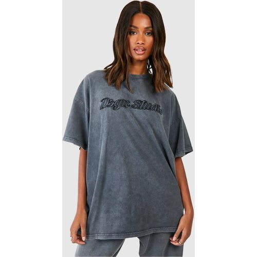 T-shirt oversize in lavaggio acido con ricamo Dsgn Studio in rilievo - boohoo - Modalova
