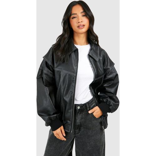 Chaqueta Bomber Petite Oversize De Cuero Sintético Con Costuras En Contraste - boohoo - Modalova