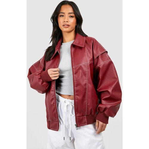 Chaqueta Bomber Petite Oversize De Cuero Sintético Con Costuras En Contraste - boohoo - Modalova