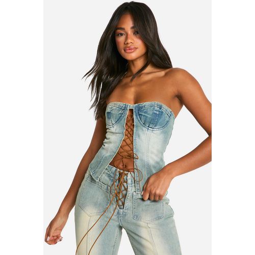 Top a corsetto in denim con laccetti - boohoo - Modalova