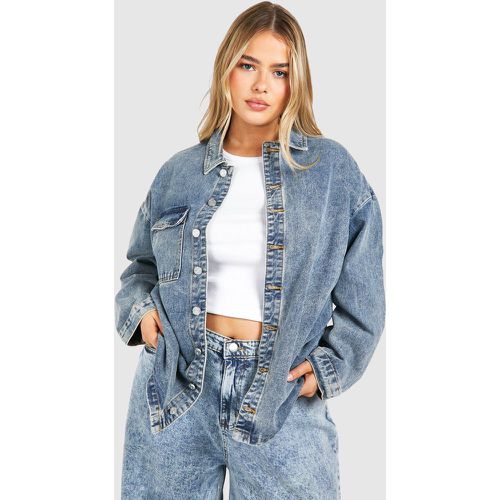 Camicia in denim Plus Size con tasche - boohoo - Modalova