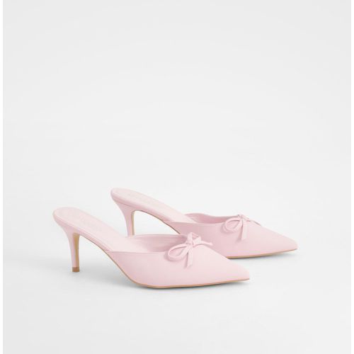 Wide Fit Bow Detail Backless Court Shoes - boohoo - Modalova