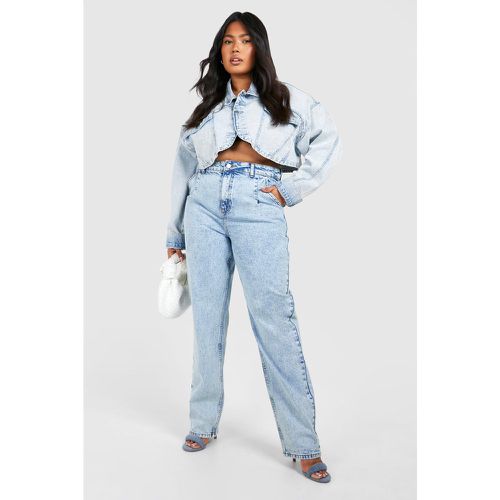 Jeans Mom Plus Size con pieghe in vita e risvolti sul fondo - boohoo - Modalova