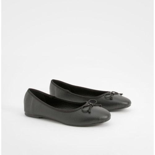 Ballerine a calzata ampia con fiocco - boohoo - Modalova