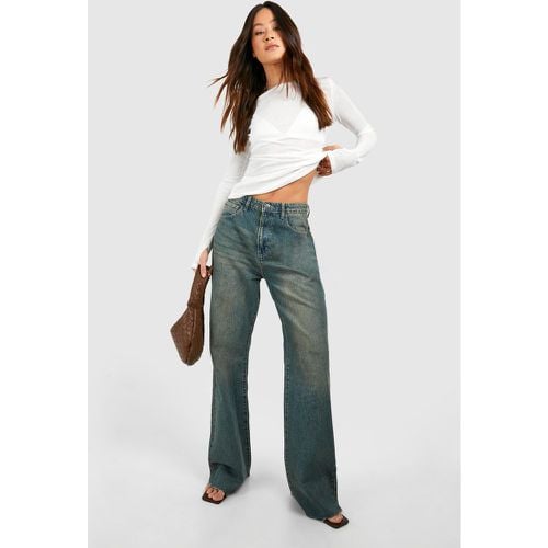 Jeans dritti Tall in lavaggio vintage grezzo con fondo sfilacciato - boohoo - Modalova