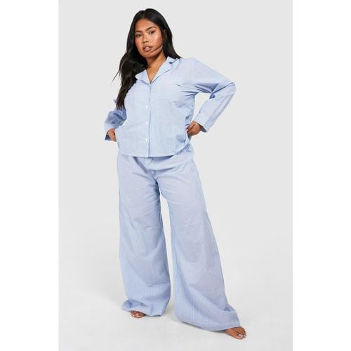 Set pigiama Plus Size a righe con bottoni e pantaloni lunghi - boohoo - Modalova