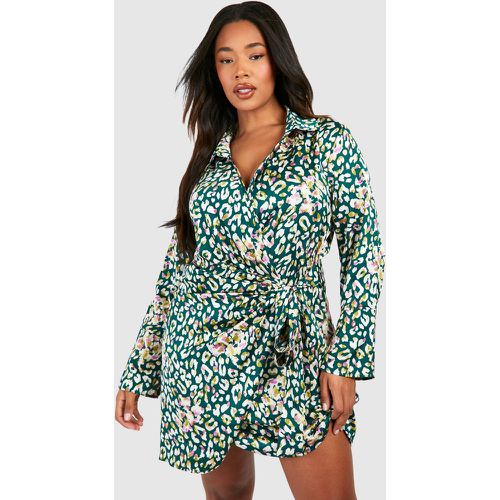 Plus Satin Leopard Print Drape Wrap Shirt Dress - boohoo - Modalova