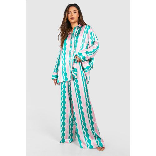 Wavy Print Oversized Pyjama Set - boohoo - Modalova