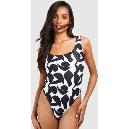 Costume intero Tall con stampa monocromatica - boohoo - Modalova