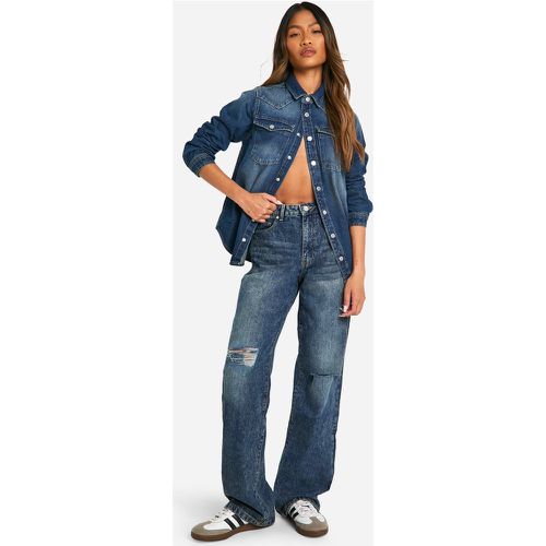 Jeans Basic in taglio maschile con strappi sul ginocchio - boohoo - Modalova