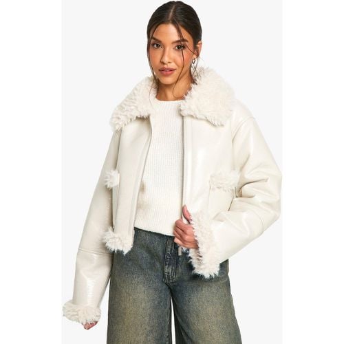 Chaqueta De Vinilo Con Ribete De Pelo Sintético - boohoo - Modalova